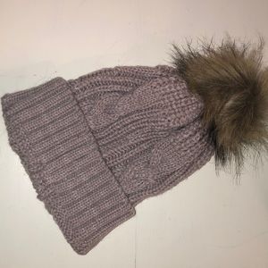Beanie purple poof